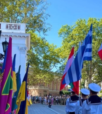 В Одесі з нагоди Дня міста урочисто підняли прапори родів військ та країн-партнерів