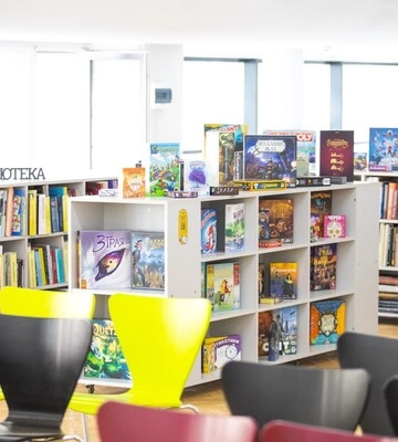 Видаватимуть додому, як книжки: у Києві відкривають першу в Україні бібліотеку настільних ігор