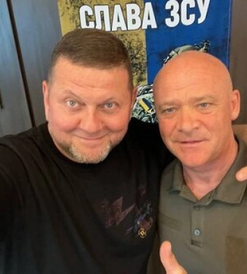 Залужний сфотографувався з підозрюваним у корупції мером Одеси Трухановим