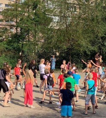 Свято біля твого будинку: за два літніх місяці пройшло понад 20 родинних заходів «Дніпро. Разом»