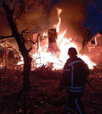 Ворог люто б'є по прифронтових містах і селах