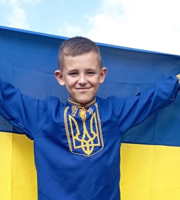 На Волині 9-річний хлопчик роздавав цукерки військовим