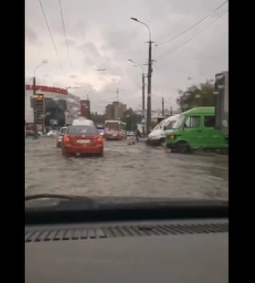 Луцьк засипало градом (відео)