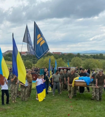 Закарпаття провело в останню дорогу полеглого Героя Івана Варгу
