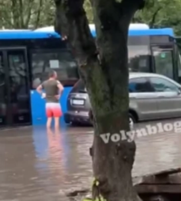 Луцьк засипало градом (відео)