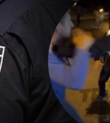 У Львові п&#039;яний чоловік кидався на поліцейських: у мережу потрапило відео