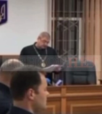 Коломойському обрали запобіжний захід у закритому режимі: Цензор.Нет отримав кадри винесення вироку. Ексклюзивне ВIДЕО