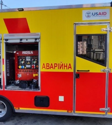 Луцькі комунальники отримали аварійну машину від благодійників зі США