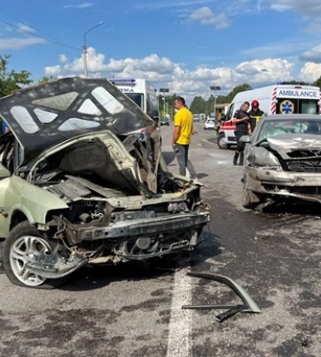В Ровенской области столкнулись два автомобиля, погиб ребенок, восемь человек пострадали