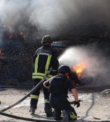 Упродовж дня росіяни безжально обстрілювали Херсон – ДСНС
