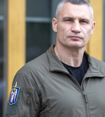 Кличко поздравил Усика с победой в поединке с Дюбуа