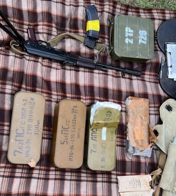 На Сумщині у двох затриманих вимагачів вилучили цілий арсенал зброї та боєприпасів (ФОТО)
