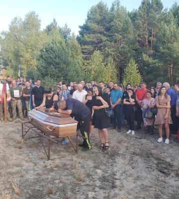 Осиротіли син і донька: на Волині попрощалися з Героєм Михайлом Деркачем