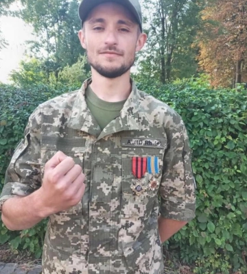 Військового з Рівненщини нагородили знаком «Золотий Хрест» від Валерія Залужного