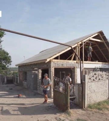 Як жителі Рівненщини відновлюють села на Херсонщині (ВІДЕО)