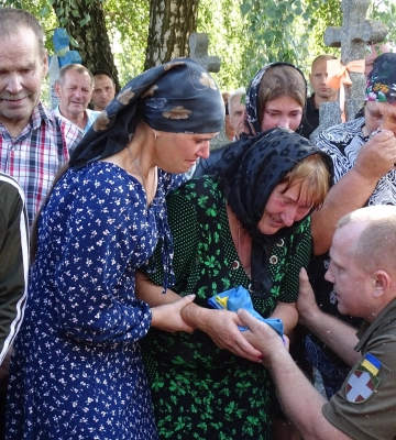 Тато тепер на небі з ангелами молиться за нас»: попрощалися із загиблим Героєм з Луцького району Василем Ківінським