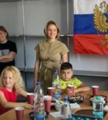 Російська воєнна злочинниця Марія Львова-Бєлова відвідала окуповану Херсонщину та зустрілась з багатодітними родинами