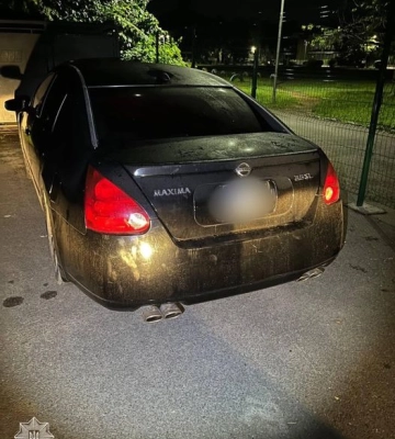 В Ужгороді патрульні виявили Nissan Maxima з фальшивими документами