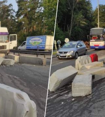 В Киеве грузовик на скорости протаранил блокпост