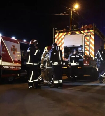 У Дніпрі в багатоповерхівці сталася пожежа: є постраждалі