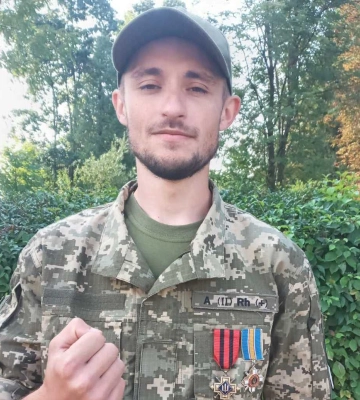 Залужний нагородив захисника з Млинівщини за знищення російського гелікоптера
