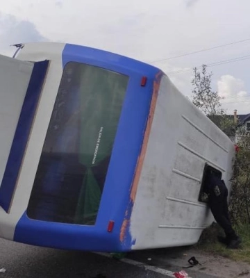 Водій під наркотиками врізався у автобус на Львівщині