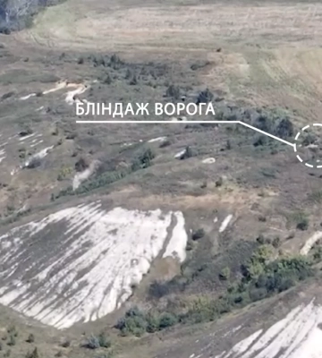 “Сюрприз!”: FPV-дрон розбив бліндаж ворога на Харківщині (відео)