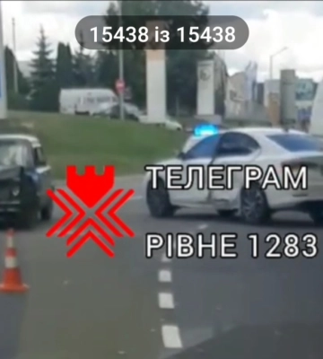 Біля АЗС у Рівному зіткнулися авто, рух ускладнено (ВІДЕО)