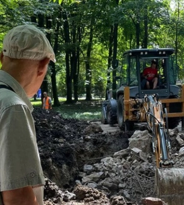 Могила радянських офіцерів у парку в Чернівцях виявилася порожньою