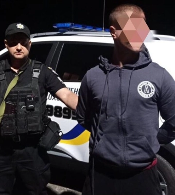 У Запоріжжі чоловік погрожував ножем відвідувачам кафе