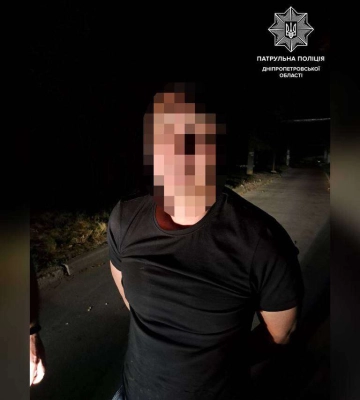 У Дніпрі на Тополі незнайомець поранив ножем чоловіка