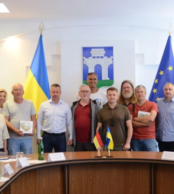 Німецькі партнери передали Рівному мікроавтобус та медикаменти