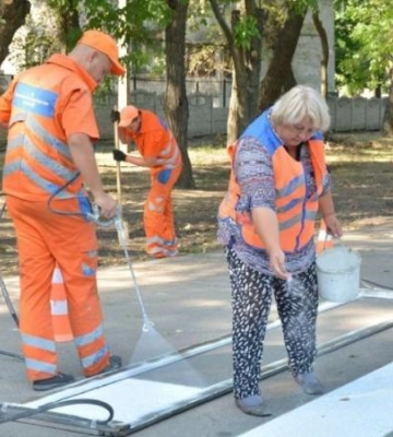 У Дніпрі – нова розмітка біля навчальних закладів, тренінги з батьками та водіями