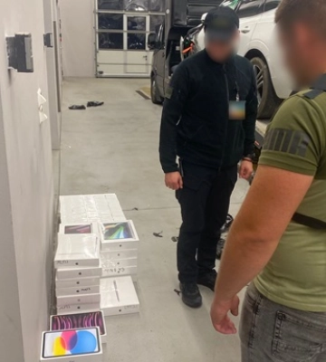 Во Львовской области задержали большую партию контрабандных гаджетов