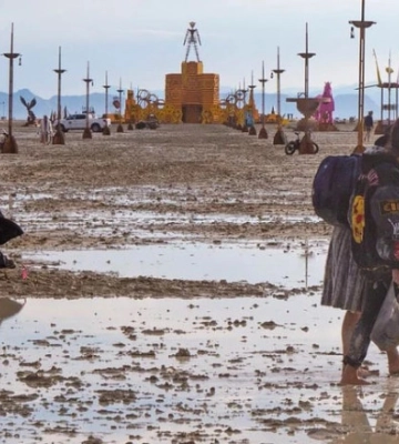 Учасникам Burning Man можуть у понеділок дозволити покинути фестиваль після зливи