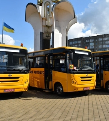 На Волині три громади отримали шкільні автобуси 