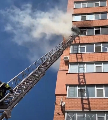 У Сумах вогнеборці запобігли масштабній пожежі в багатоповерхівці