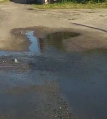 У центрі Луцька серед дороги б&#039;є фонтан з води (відео)