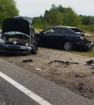 На Рівненщині зіткнулись шість автівок