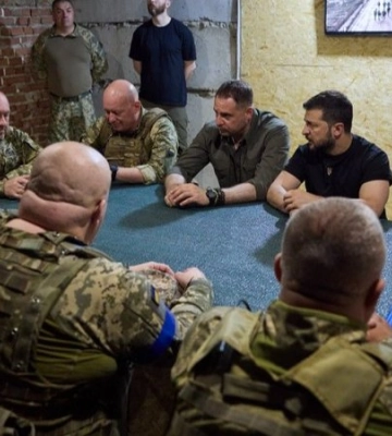 Важливий діалог. Зеленський здійснив поїздку в Донецьку область і обговорив проблеми на фронті з командуванням