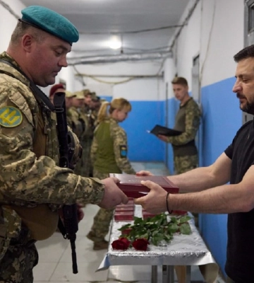 Зеленский посетил боевые бригады, защищающие Украину на Донецком направлении
