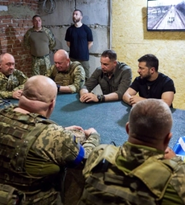 Зеленський відвідав бойові бригади, які захищають Україну на Донецькому напрямку