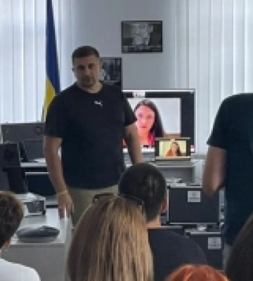 Десять громад деокупованої Херсонщини отримали  нові мобільні кейси для  ЦНАПів