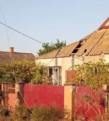 Росіяни вночі обстріляли з реактивної артилерії Білозерку на Херсонщині, пошкоджено будинки та ЛЕП. ФОТО