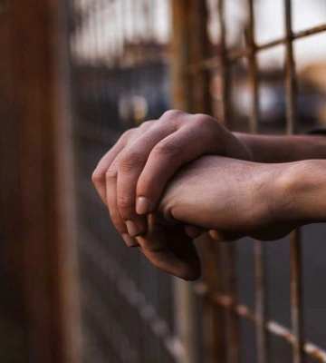 Золотонісець, який зґвалтував дівчину, залишиться у в’язниці