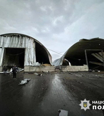 Правоохоронці показали наслідки удару дронів по Одещині (ФОТО)