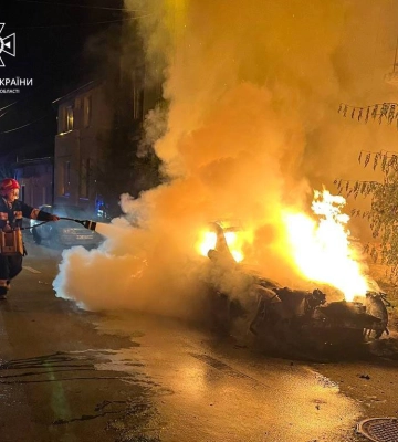 У Львові автомобіль не розминувся із трамваєм (ФОТО)