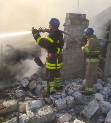 На Сумщині вогнеборці приборкали масштабне загоряння, яке спричинив ворожий обстріл