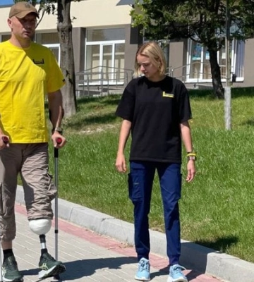 «Війну не треба романтизувати». Історія добровольця, який підірвавшись на міні, самостійно доповз до пункту евакуації