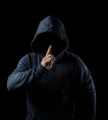 У Дніпрі чоловік посеред вулиці пропонував наркотики дітям